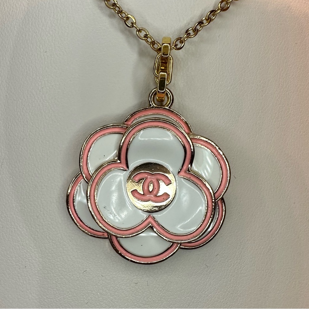 Flower Zipper Pull.